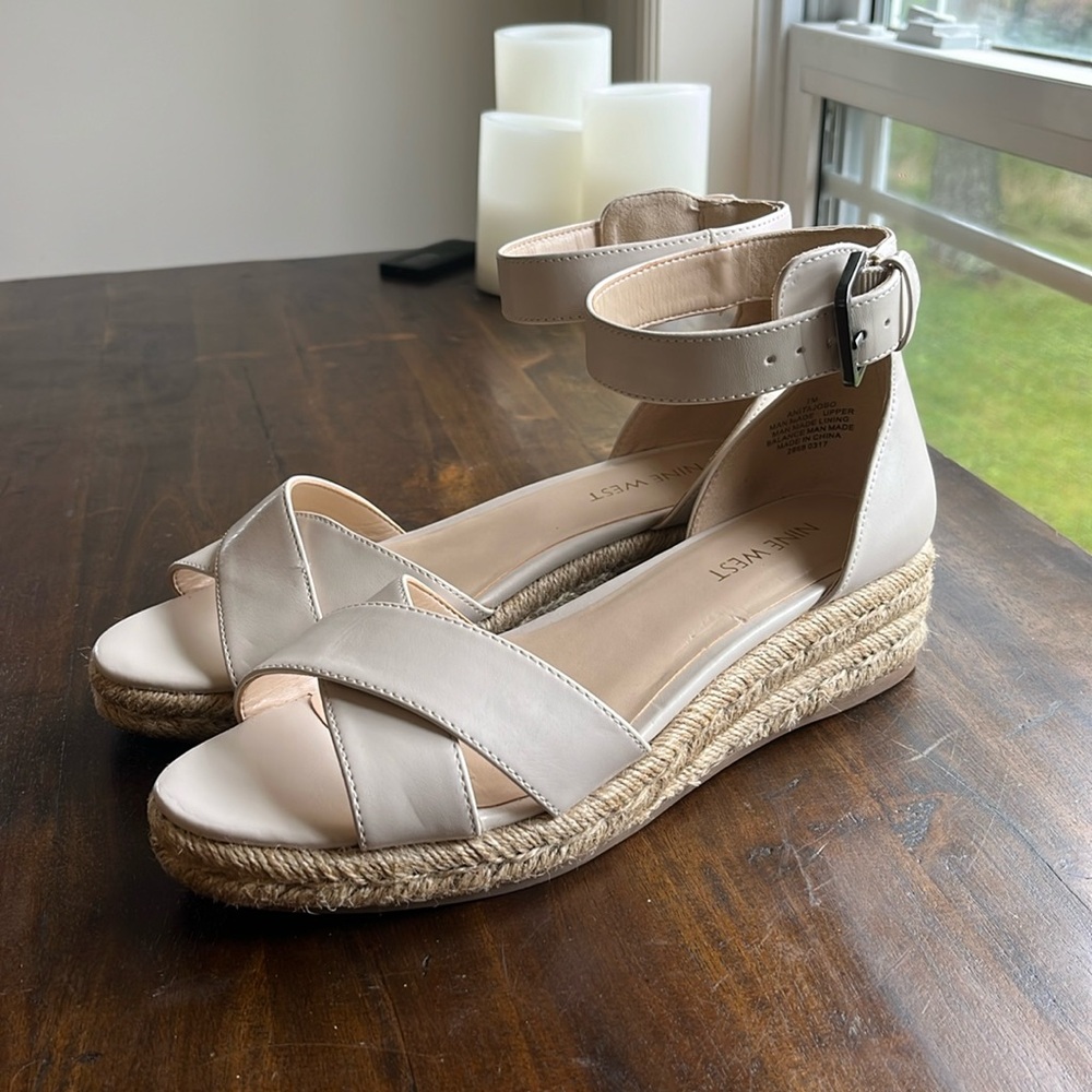 NINE WEST beige leather wedge sandal - women’s size 7